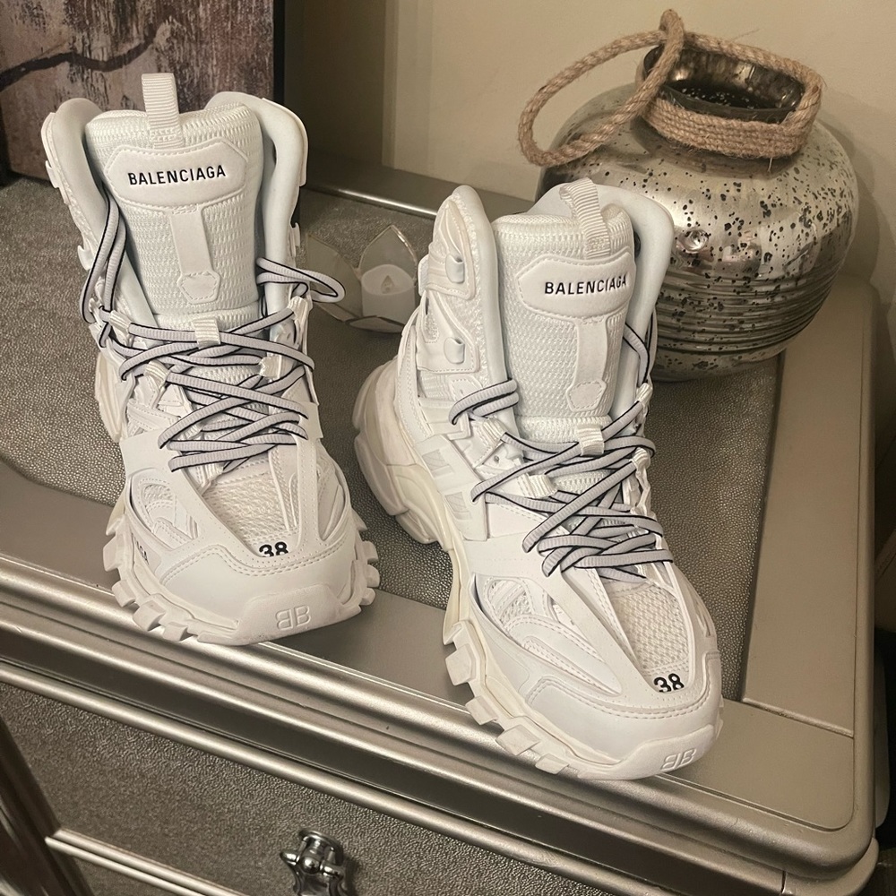 Balenciaga Track Hike High Top Sneakers
in White Size 38 EU - Size 8 U.S. - Picture 2 of 8
